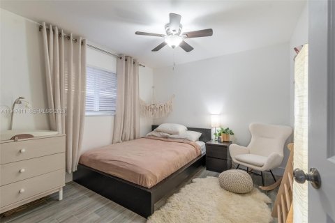 Commercial property in Oakland Park, Florida 201.97 sq.m. № 2004156 - photo 13