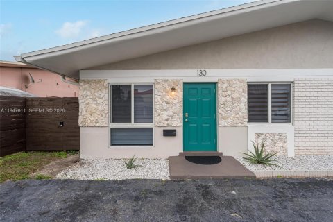 Commercial property in Oakland Park, Florida 201.97 sq.m. № 2004156 - photo 21