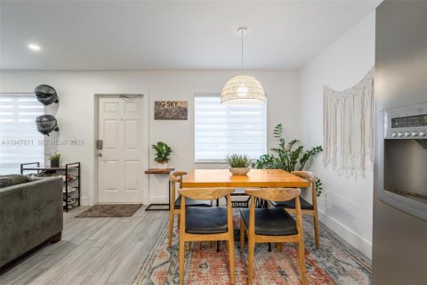 Commercial property in Oakland Park, Florida 201.97 sq.m. № 2004156 - photo 4