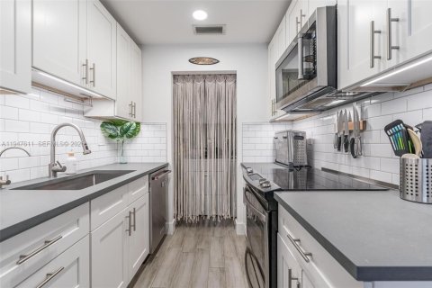 Propiedad comercial en Oakland Park, Florida 201.97 m2 № 2004156