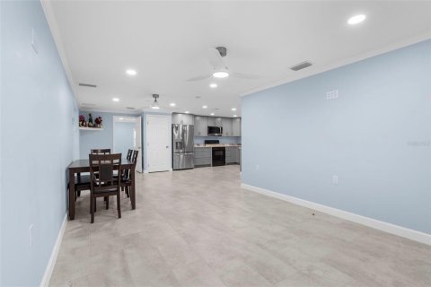 House in Bradenton, Florida 6 bedrooms, 151.9 sq.m. № 1856623 - photo 12
