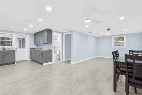 House in Bradenton, Florida 6 bedrooms, 151.9 sq.m. № 1856623 - photo 7