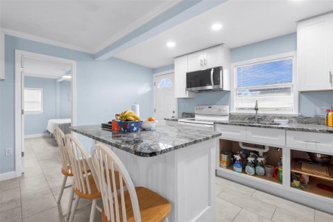 House in Bradenton, Florida 6 bedrooms, 151.9 sq.m. № 1856623 - photo 30