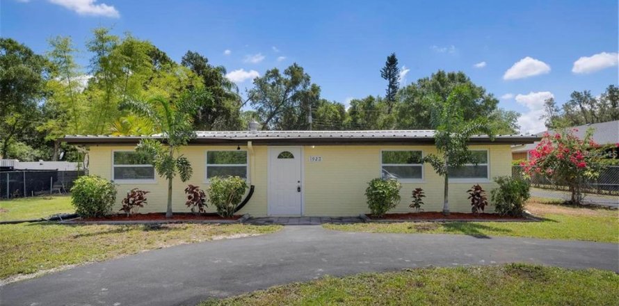 House in Bradenton, Florida 6 bedrooms, 151.9 sq.m. № 1856623