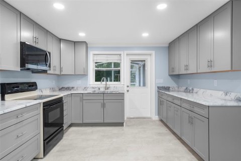 House in Bradenton, Florida 6 bedrooms, 151.9 sq.m. № 1856623 - photo 10
