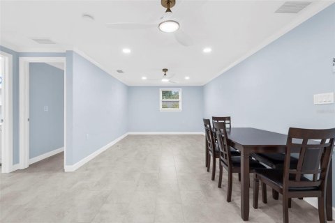 House in Bradenton, Florida 6 bedrooms, 151.9 sq.m. № 1856623 - photo 9