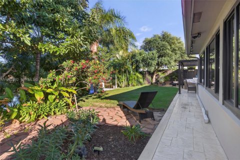 House in Pompano Beach, Florida 2 bedrooms, 142.7 sq.m. № 2048718 - photo 18