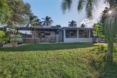 House in Pompano Beach, Florida 2 bedrooms, 142.7 sq.m. № 2048718 - photo 27