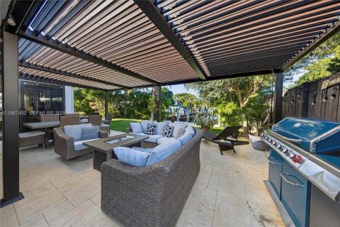 House in Pompano Beach, Florida 2 bedrooms, 142.7 sq.m. № 2048718 - photo 24