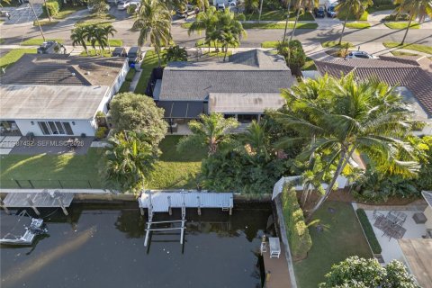 House in Pompano Beach, Florida 2 bedrooms, 142.7 sq.m. № 2048718 - photo 10