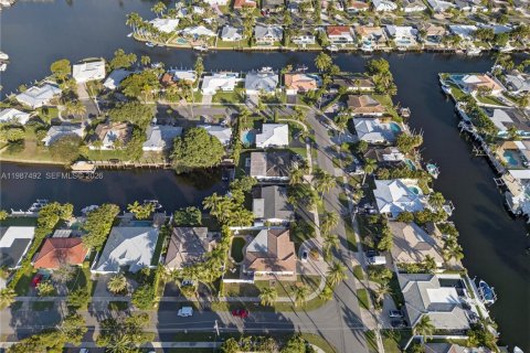 House in Pompano Beach, Florida 2 bedrooms, 142.7 sq.m. № 2048718 - photo 8