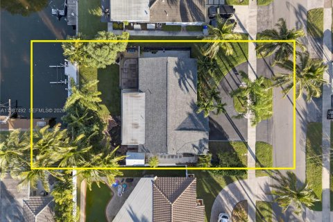 House in Pompano Beach, Florida 2 bedrooms, 142.7 sq.m. № 2048718 - photo 6