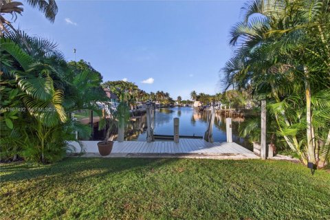 House in Pompano Beach, Florida 2 bedrooms, 142.7 sq.m. № 2048718 - photo 25