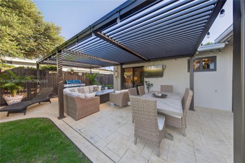 House in Pompano Beach, Florida 2 bedrooms, 142.7 sq.m. № 2048718 - photo 20