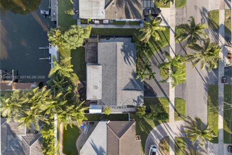 House in Pompano Beach, Florida 2 bedrooms, 142.7 sq.m. № 2048718 - photo 5