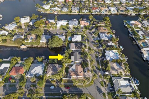 House in Pompano Beach, Florida 2 bedrooms, 142.7 sq.m. № 2048718 - photo 9