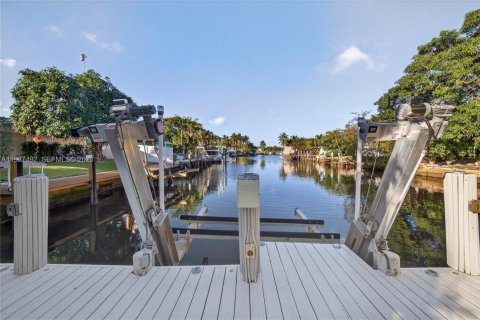 House in Pompano Beach, Florida 2 bedrooms, 142.7 sq.m. № 2048718