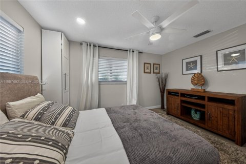 House in Pompano Beach, Florida 2 bedrooms, 142.7 sq.m. № 2048718 - photo 30