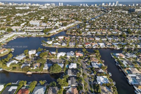 House in Pompano Beach, Florida 2 bedrooms, 142.7 sq.m. № 2048718 - photo 7