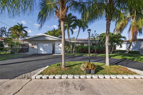 House in Pompano Beach, Florida 2 bedrooms, 142.7 sq.m. № 2048718 - photo 12