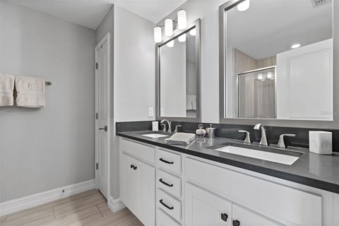 Touwnhouse à louer à Tampa, Floride: 4 chambres, 233.28 m2 № 1837037 - photo 17