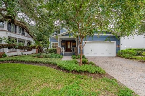 House in Tampa, Florida 4 bedrooms, 331.29 sq.m. № 1900154 - photo 1