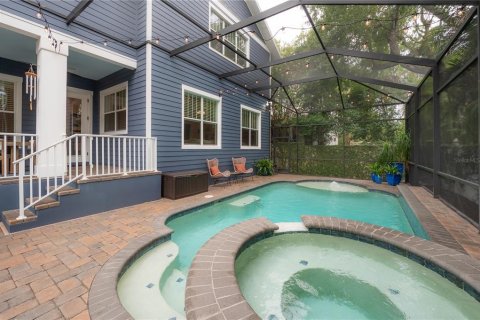House in Tampa, Florida 4 bedrooms, 331.29 sq.m. № 1900154 - photo 2