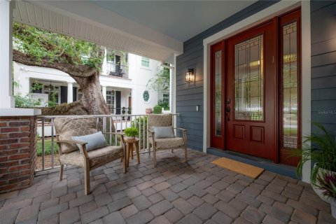 House in Tampa, Florida 4 bedrooms, 331.29 sq.m. № 1900154 - photo 4