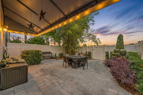 Townhouse in Miramar, Florida 3 bedrooms, 167.6 sq.m. № 1994556 - photo 27