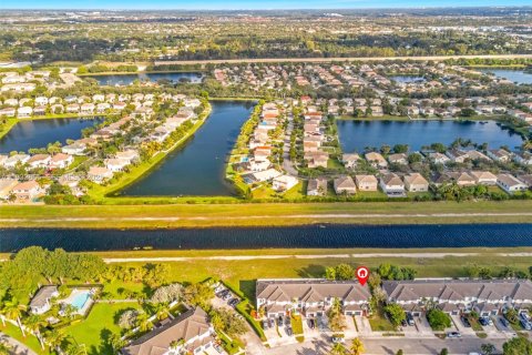 Townhouse in Miramar, Florida 3 bedrooms, 167.6 sq.m. № 1994556 - photo 5