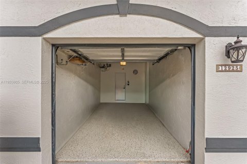 Townhouse in Miramar, Florida 3 bedrooms, 167.6 sq.m. № 1994556 - photo 29