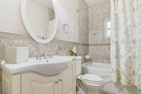 House in Orlando, Florida 3 bedrooms, 217.95 sq.m. № 1824826 - photo 17