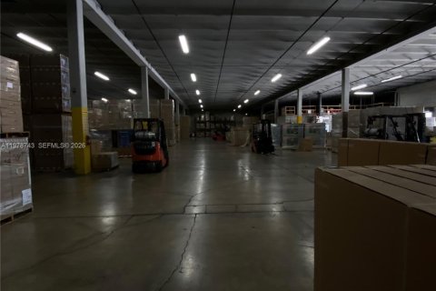 Commercial property in Doral, Florida № 2046309 - photo 5