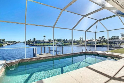 House in Port Charlotte, Florida 5 bedrooms, 320.51 sq.m. № 1553383 - photo 10