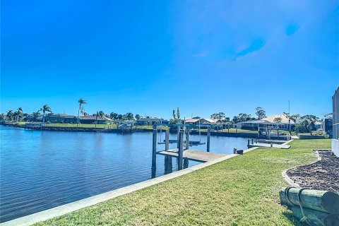 House in Port Charlotte, Florida 5 bedrooms, 320.51 sq.m. № 1553383 - photo 12