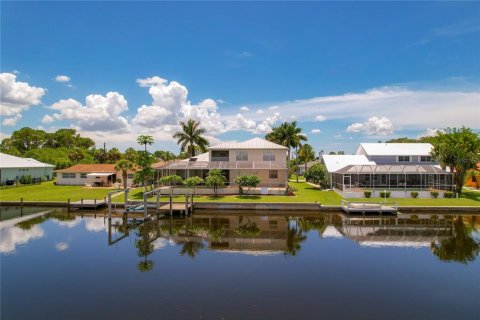 House in Port Charlotte, Florida 5 bedrooms, 320.51 sq.m. № 1553383 - photo 7