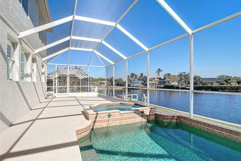 House in Port Charlotte, Florida 5 bedrooms, 320.51 sq.m. № 1553383 - photo 11