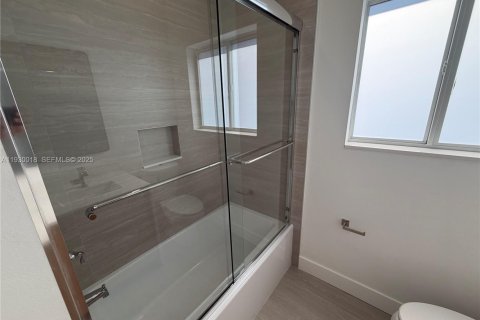 Снять в аренду виллу или дом в Майами, Флорида 2 спальни, 190.45м2, № 1988917 - фото 13