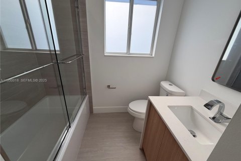 Снять в аренду виллу или дом в Майами, Флорида 2 спальни, 190.45м2, № 1988917 - фото 12