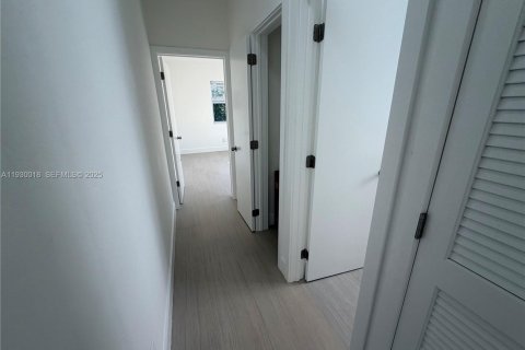 Снять в аренду виллу или дом в Майами, Флорида 2 спальни, 190.45м2, № 1988917 - фото 10