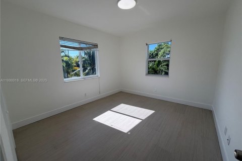 Снять в аренду виллу или дом в Майами, Флорида 2 спальни, 190.45м2, № 1988917 - фото 9