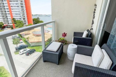 Condominio en venta en Miami, Florida, 1 dormitorio, 74.41 m2 № 1811298 - foto 1