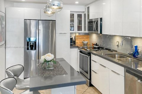 Condominio en venta en Miami, Florida, 1 dormitorio, 74.41 m2 № 1811298 - foto 3