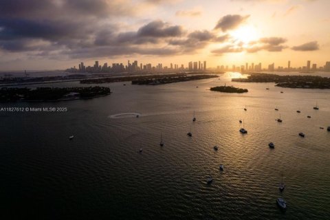 Condominio en venta en Miami Beach, Florida, 3 dormitorios, 220.55 m2 № 1799095 - foto 24