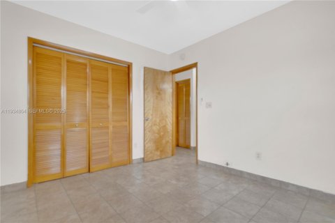 Condo in Miami, Florida, 2 bedrooms  № 1993101 - photo 10