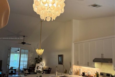 House in Boynton Beach, Florida 2 bedrooms, 116.31 sq.m. № 1762738 - photo 1