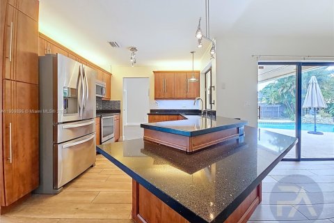 Villa ou maison à louer à Davie, Floride: 4 chambres, 208.19 m2 № 1967026 - photo 6