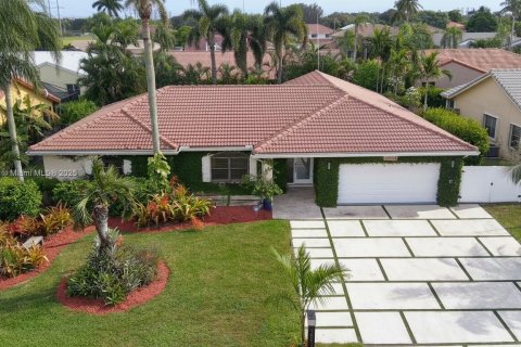 Villa ou maison à louer à Davie, Floride: 4 chambres, 208.19 m2 № 1967026 - photo 2