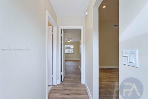 Villa ou maison à louer à Davie, Floride: 4 chambres, 208.19 m2 № 1967026 - photo 25