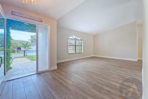 Villa ou maison à louer à Davie, Floride: 4 chambres, 208.19 m2 № 1967026 - photo 5